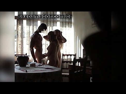 ❤️ جنسی دوست ایک دیو آدمی اور اس کے ساتھ ایک تھریسم کو مدعو کرتے ہیں۔ ❤️  سیکس  ☑